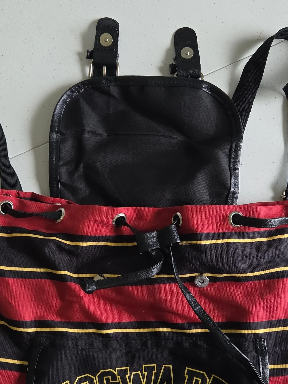 Hogwarts Harry Potter Striped Slouchy Rucksack Backpack Buckle Snaps Red/Black